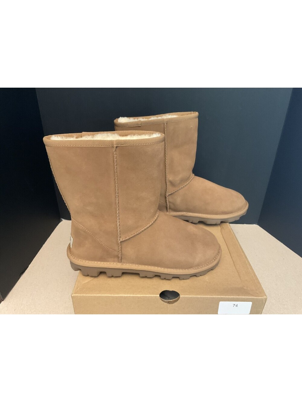 New! Womens UGG Essential Short Chestnut Suede Winter Boots. Size 7. Awesome!